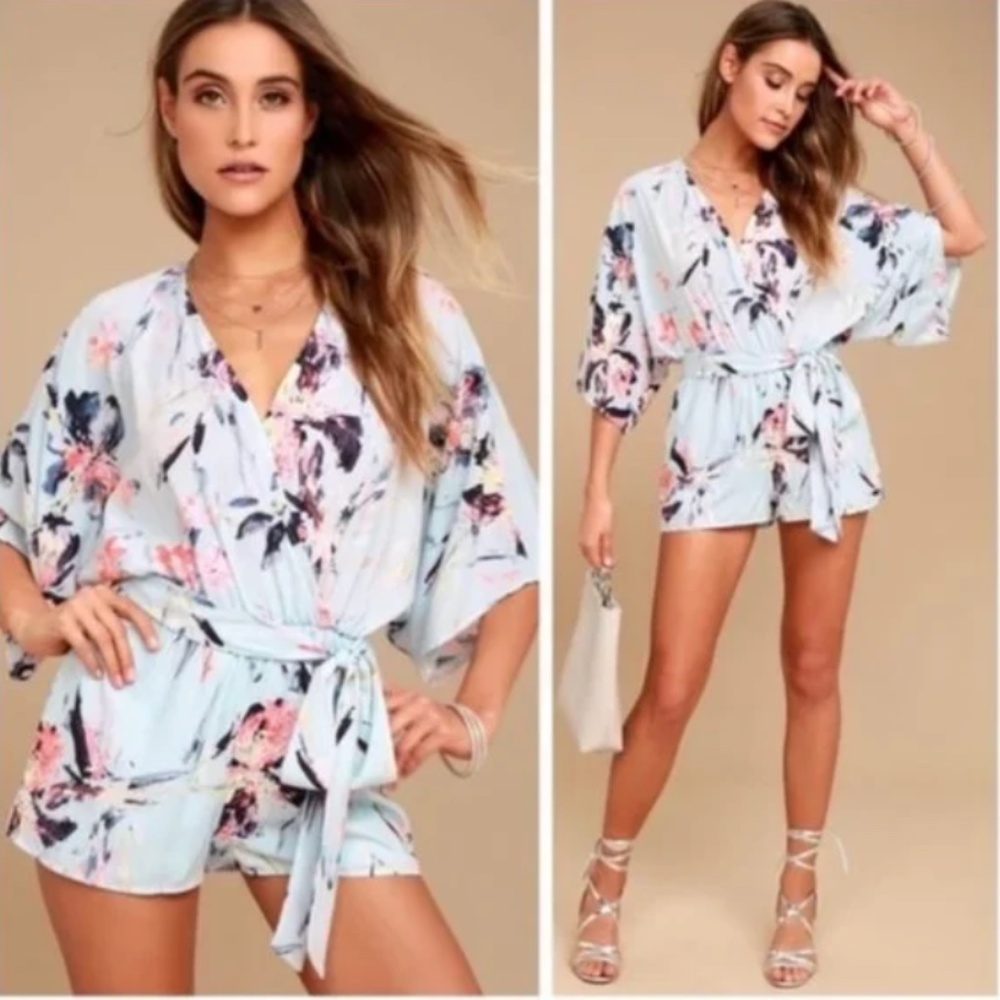 NWT LULU'S Parasio Light Blue Floral Romper With Tie Kimono Size Small S